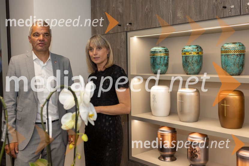  Aleksander Saša Arsenovič, župan, Mestna občina Maribor; mag. Lidija Pliberšek, direktorica Pogrebnega podjetje Maribor d.d., direktorica Javni Holding Maribor, predsednica ASCE, Otvoritev Poslovilne dvorane na Pokopališču Pobrežje