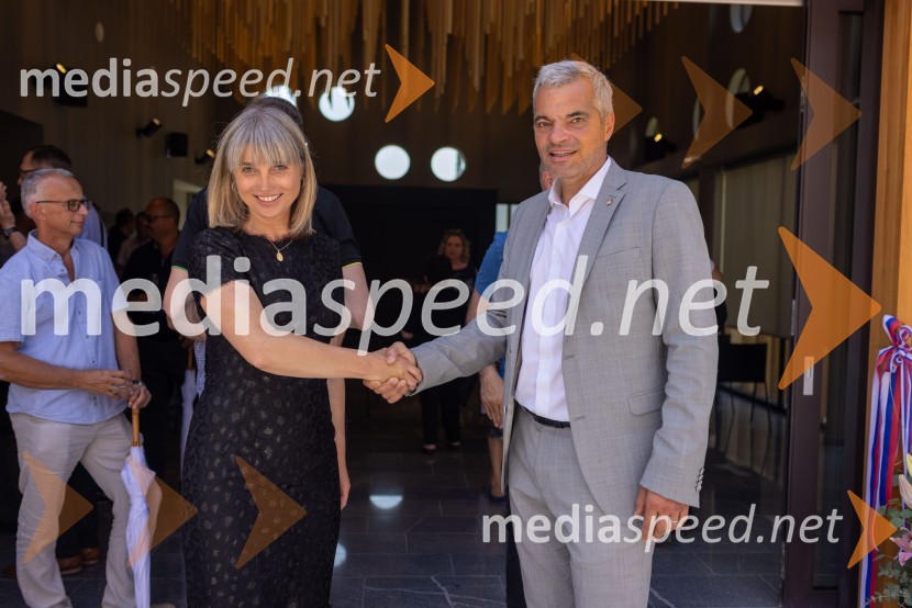 mag. Lidija Pliberšek, direktorica Pogrebnega podjetje Maribor d.d., direktorica Javni Holding Maribor, predsednica ASCE, ;  Aleksander Saša Arsenovič, župan, Mestna občina MariborOtvoritev Poslovilne dvorane na Pokopališču Pobrežje