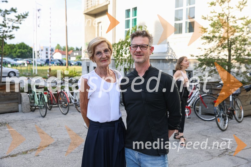  Mojca Kreft, dramaturginja in teatrologinja;  Tibor Mihelič Syed, direktor, Slovensko mladinsko gledališčeHlapci, premiera Slovenskega mladinskega gledališča