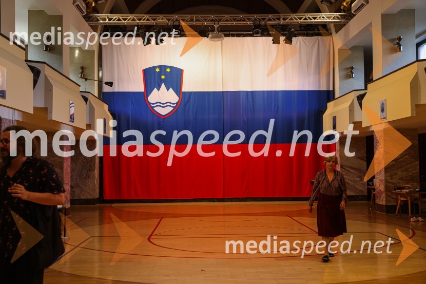 Hlapci, premiera Slovenskega mladinskega gledališča