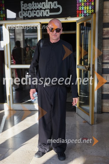  Goran Injac, umetniški vodja, Slovensko mladinsko gledališčeHlapci, premiera Slovenskega mladinskega gledališča