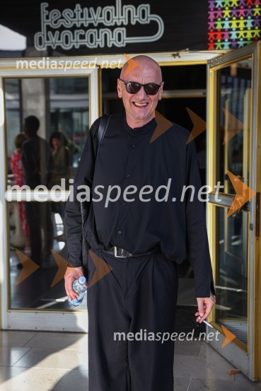  Goran Injac, umetniški vodja, Slovensko mladinsko gledališčeHlapci, premiera Slovenskega mladinskega gledališča