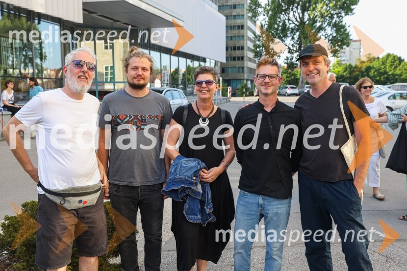  Damjan Ilić;  Žiga  Divjak, režiser;  Mirjam Drnovšček, direktorica Prešernovega gledališča Kranj;  Tibor Mihelič Syed, direktor, Slovensko mladinsko gledališče;  Igor Vasiljev, scenografHlapci, premiera Slovenskega mladinskega gledališča