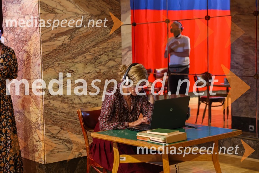  Draga Potočnjak, igralka in pisateljicaHlapci, premiera Slovenskega mladinskega gledališča