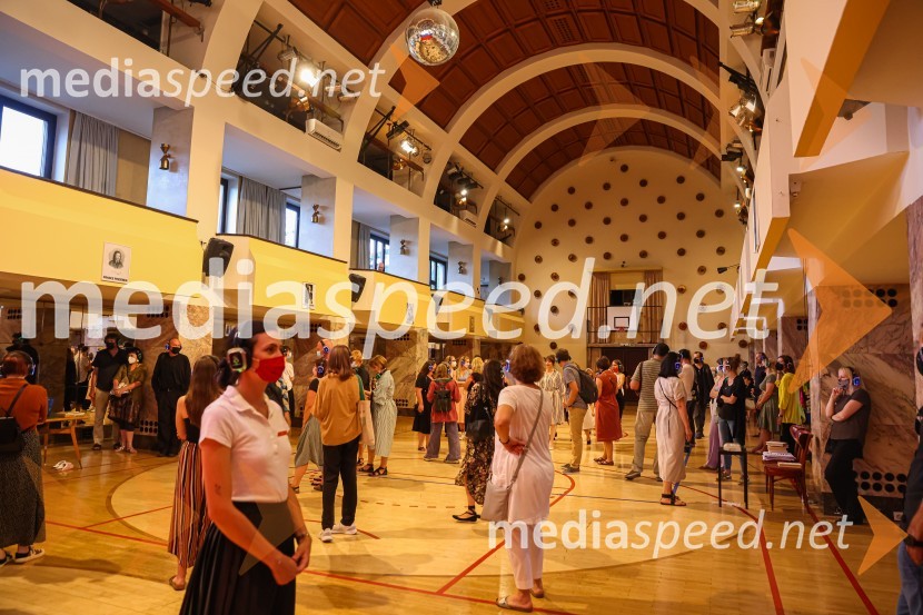 Hlapci, premiera Slovenskega mladinskega gledališča