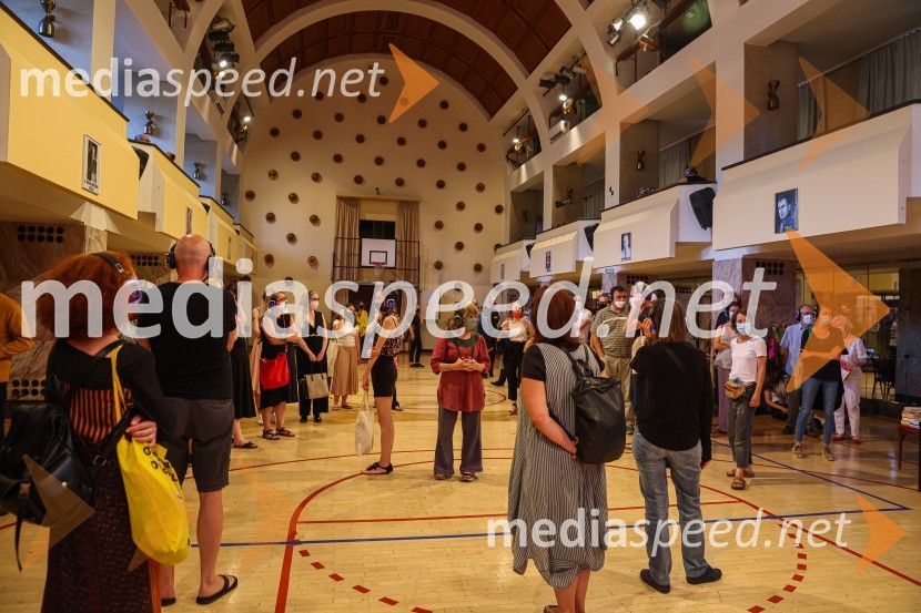 Hlapci, premiera Slovenskega mladinskega gledališča