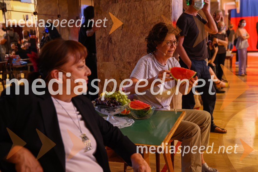  Damjana Černe, igralka;  ... Hlapci, premiera Slovenskega mladinskega gledališča