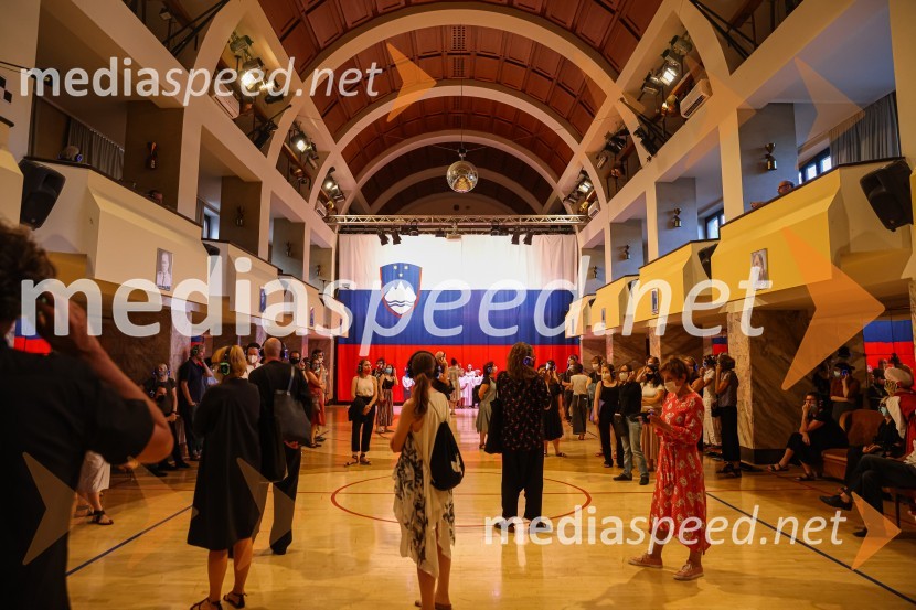 Hlapci, premiera Slovenskega mladinskega gledališča