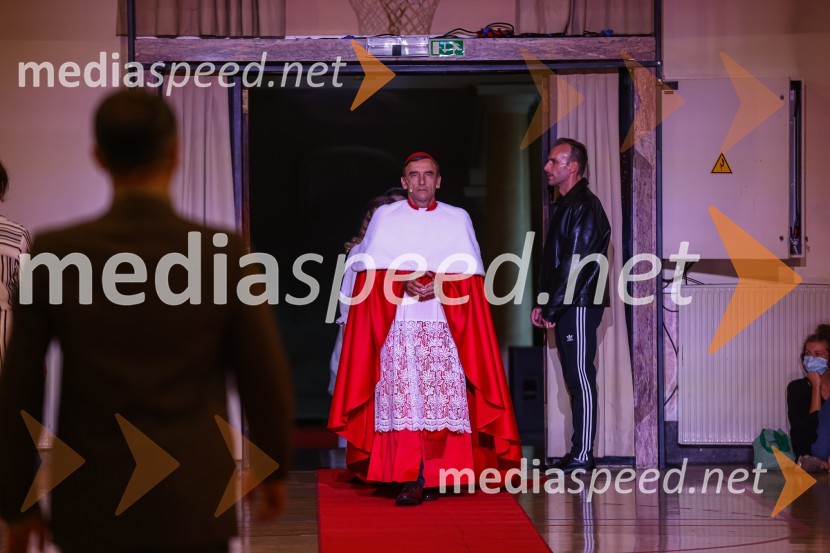  Robert Prebil, igralec;  Boris  Šeparović, igralecHlapci, premiera Slovenskega mladinskega gledališča