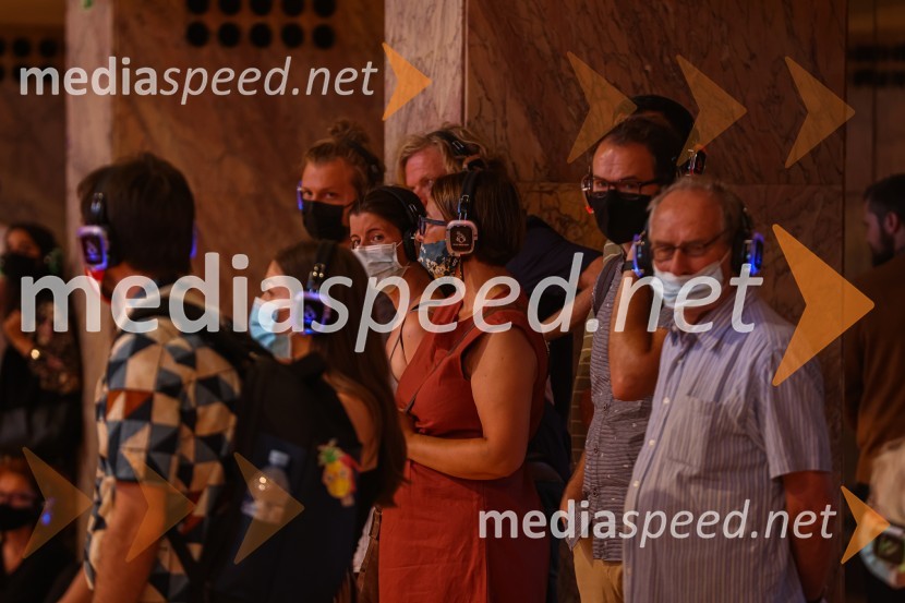 Hlapci, premiera Slovenskega mladinskega gledališča