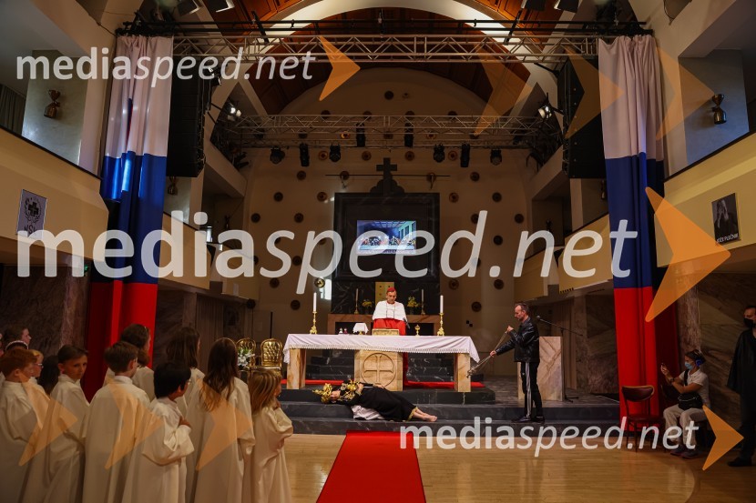 Hlapci, premiera Slovenskega mladinskega gledališča