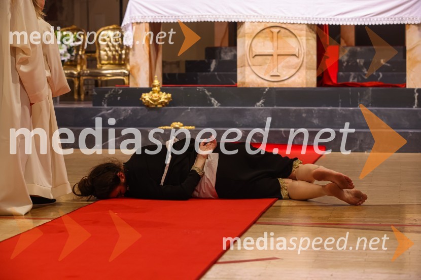  Dragana Alfirević, koreografinjaHlapci, premiera Slovenskega mladinskega gledališča