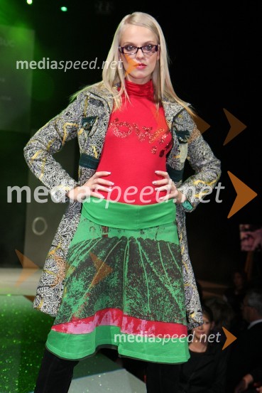 Nina Kohne, manekenkaMondeno v Mondu - modna revija