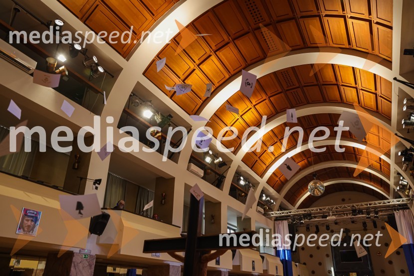 Hlapci, premiera Slovenskega mladinskega gledališča