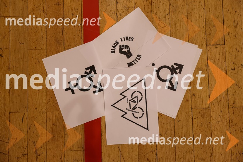 Hlapci, premiera Slovenskega mladinskega gledališča