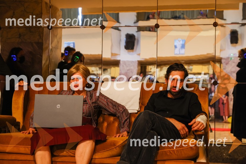  Draga Potočnjak, igralka in pisateljica;  Vito Weis, igralecHlapci, premiera Slovenskega mladinskega gledališča