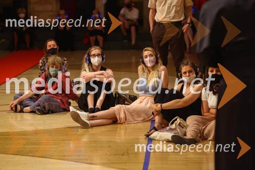 Hlapci, premiera Slovenskega mladinskega gledališča