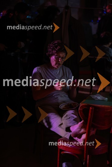 Hlapci, premiera Slovenskega mladinskega gledališča