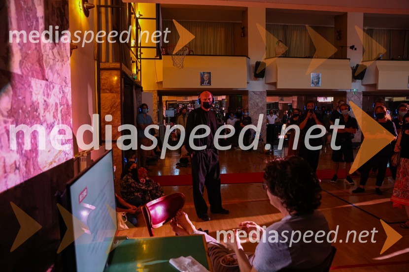 Hlapci, premiera Slovenskega mladinskega gledališča