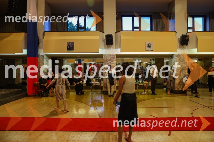 Hlapci, premiera Slovenskega mladinskega gledališča