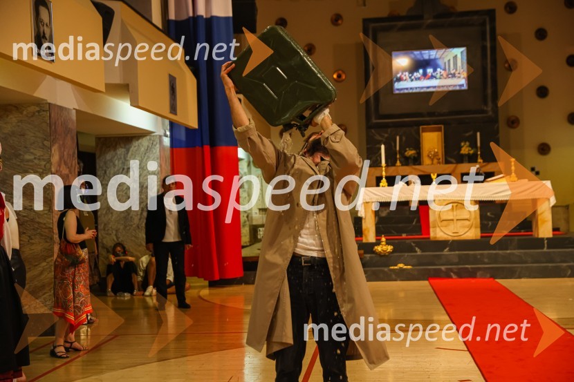 Hlapci, premiera Slovenskega mladinskega gledališča