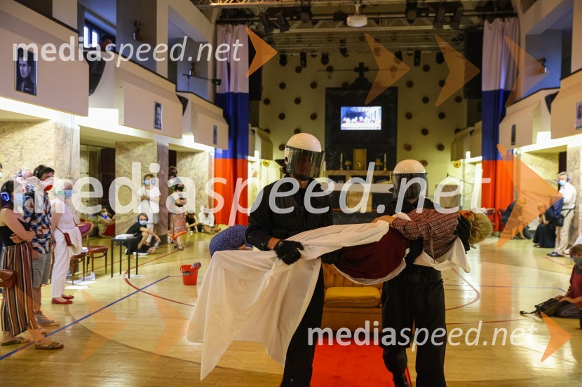 Hlapci, premiera Slovenskega mladinskega gledališča