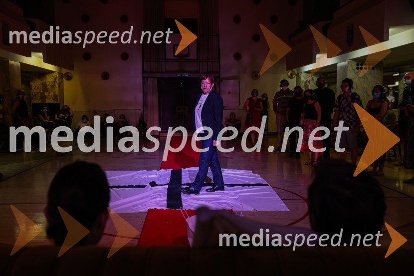 Hlapci, premiera Slovenskega mladinskega gledališča