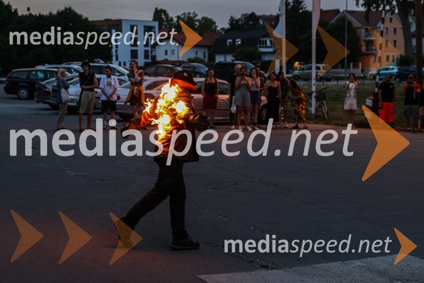 Hlapci, premiera Slovenskega mladinskega gledališča