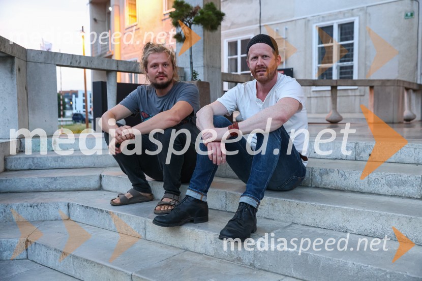  Žiga  Divjak, režiser;  ... Hlapci, premiera Slovenskega mladinskega gledališča