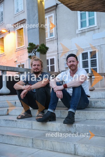  Žiga  Divjak, režiser;  ... Hlapci, premiera Slovenskega mladinskega gledališča