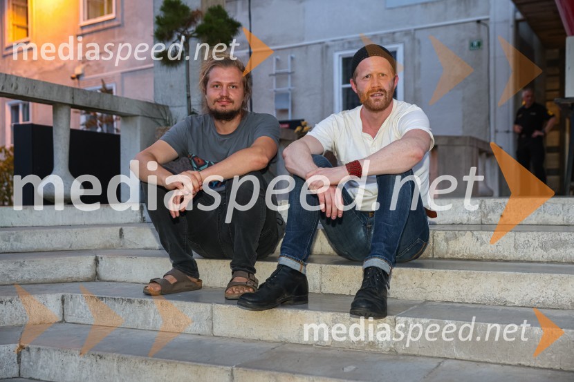  Žiga  Divjak, režiser;  ... Hlapci, premiera Slovenskega mladinskega gledališča