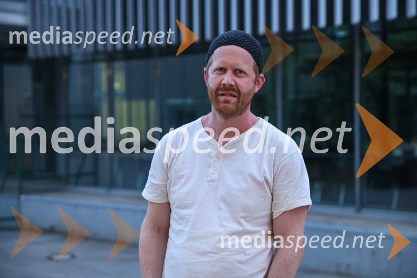 Hlapci, premiera Slovenskega mladinskega gledališča