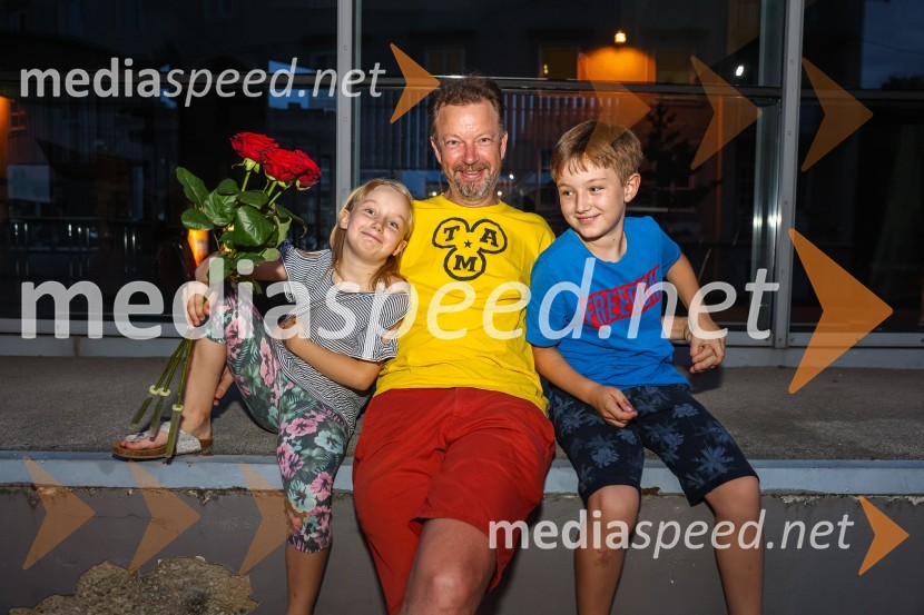 Hlapci, premiera Slovenskega mladinskega gledališča