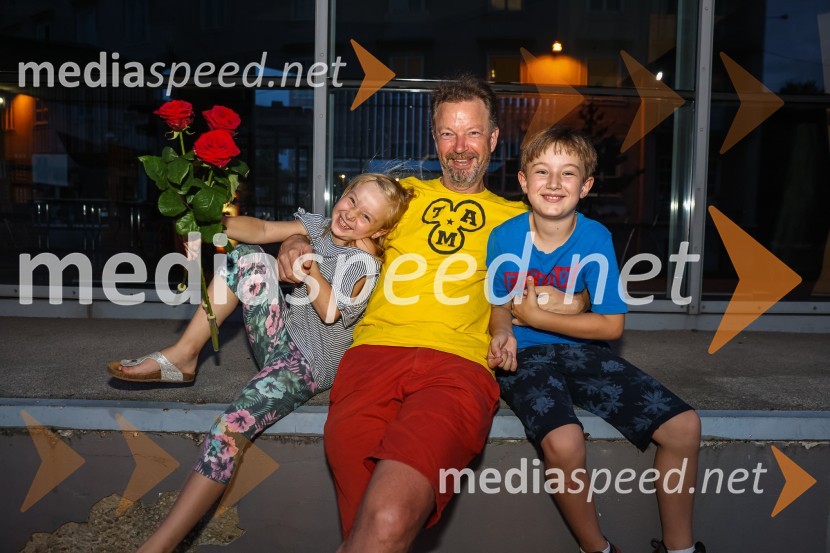 Hlapci, premiera Slovenskega mladinskega gledališča