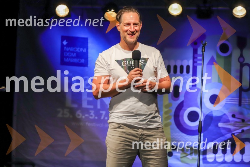  John Denhof, predsednik uprave NKBMFestival Lent 2021, 5. dan, Peter Lovšin in standup Vinko Šimek ter John Denhof