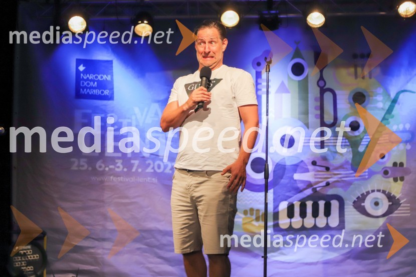  John Denhof, predsednik uprave NKBMFestival Lent 2021, 5. dan, Peter Lovšin in standup Vinko Šimek ter John Denhof