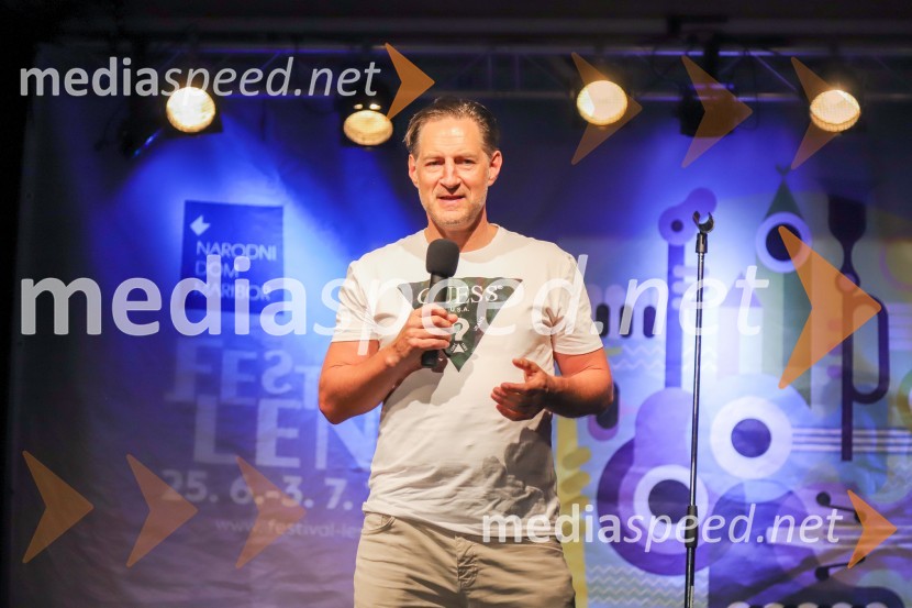  John Denhof, predsednik uprave NKBMFestival Lent 2021, 5. dan, Peter Lovšin in standup Vinko Šimek ter John Denhof