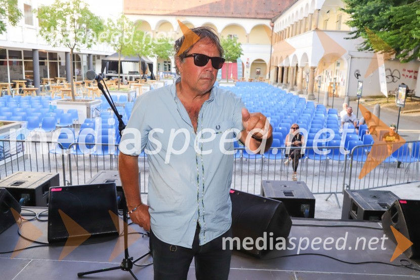  Peter Lovšin - Pero, pevecFestival Lent 2021, 5. dan, Peter Lovšin in standup Vinko Šimek ter John Denhof