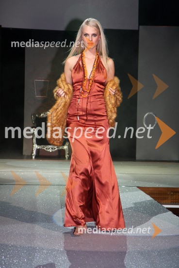 Nina Kohne, manekenkaMondeno v Mondu - modna revija