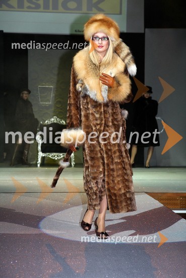 Anamarija Avbelj, manekenka in Miss Universe 2008Mondeno v Mondu - modna revija