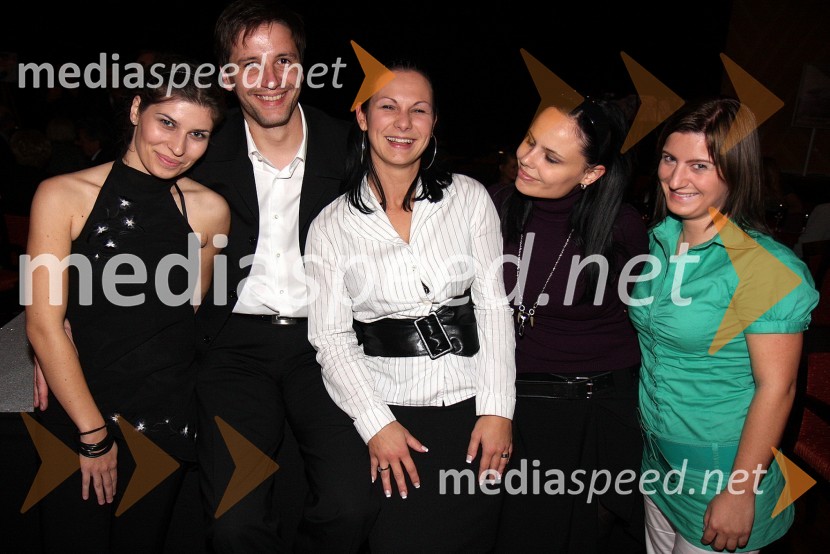 Natalija Bratkovič, voditeljica na televiziji RTS Maribor, Stipe Jerič, urednik RTS, Alenka Golubič, vodja marketinga RTS, Jasmina Habjanič, maskerka in Mateja Tomašič, novinarkaMondeno v Mondu - modna revija