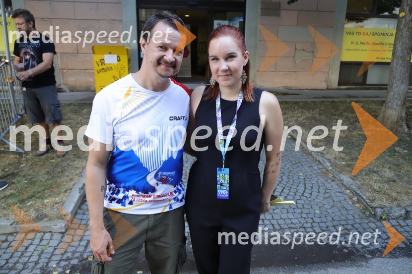  Andrej  Težak-Tešky, stand-up komik, manager, producent, tekač na dolge proge in dobrodelnež;  Maja Monrue, intuitivna pisateljicaFestival Lent 2021, 7.dan