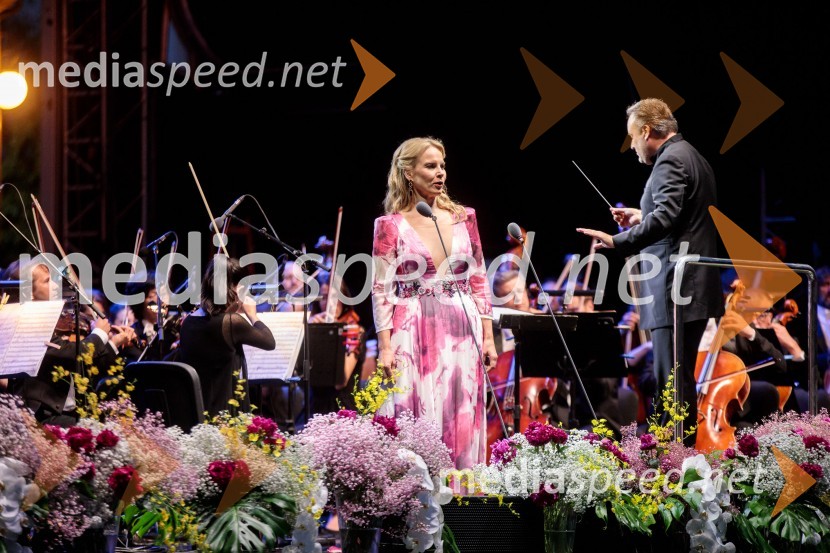  Elina Garanča, operna pevka;  Karel Mark Chichon, dirigentCarmen, koncertna izvedba opere, Ljubljana Festival