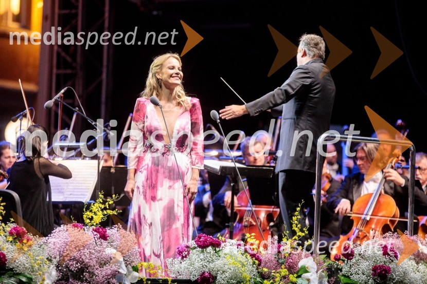  Elina Garanča, operna pevka;  Karel Mark Chichon, dirigentCarmen, koncertna izvedba opere, Ljubljana Festival