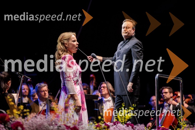  Elina Garanča, operna pevka;  Karel Mark Chichon, dirigentCarmen, koncertna izvedba opere, Ljubljana Festival