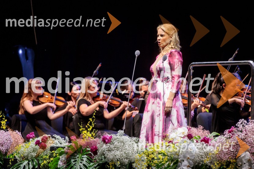  Elina Garanča, operna pevkaCarmen, koncertna izvedba opere, Ljubljana Festival