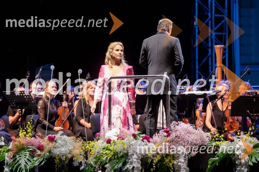  Elina Garanča, operna pevkaCarmen, koncertna izvedba opere, Ljubljana Festival