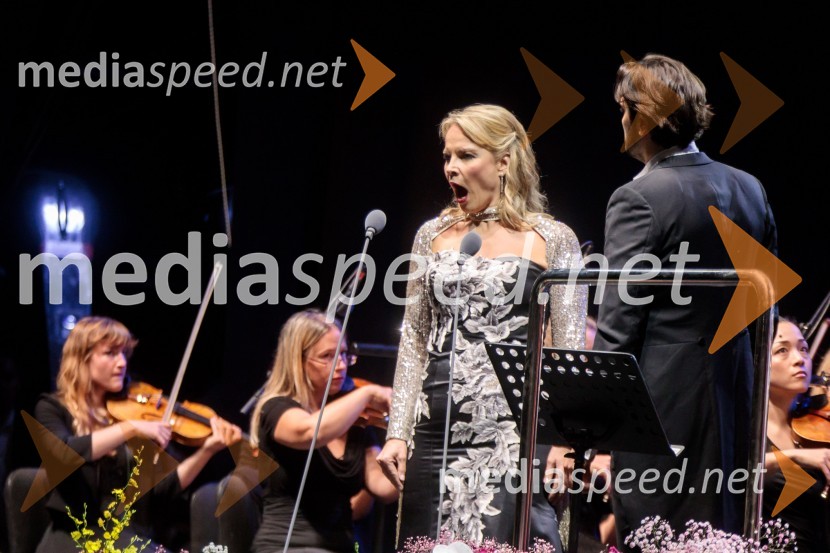  Elina Garanča, operna pevkaCarmen, koncertna izvedba opere, Ljubljana Festival