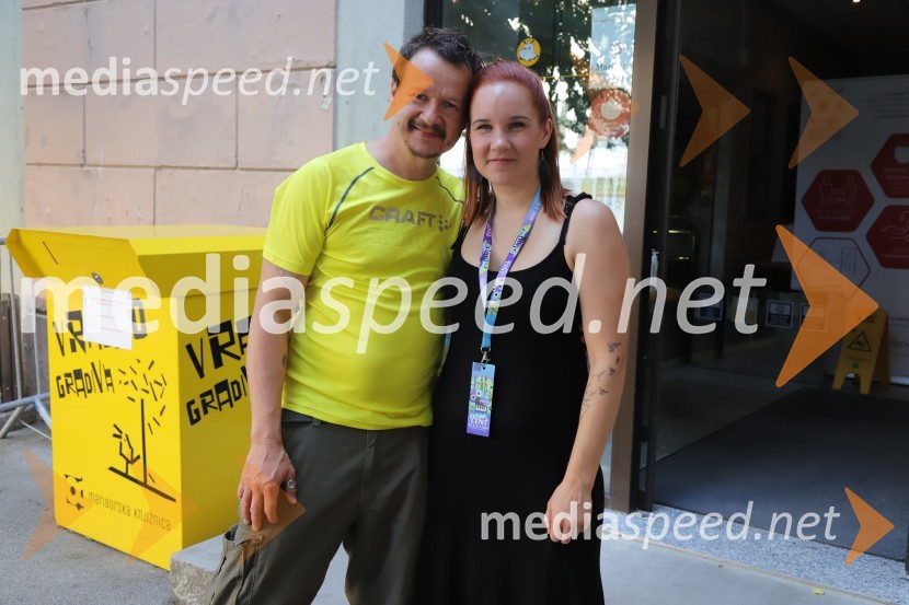  Andrej  Težak-Tešky, stand-up komik, manager, producent, tekač na dolge proge in dobrodelnež;  Maja Monrue, intuitivna pisateljicaFestival Lent 2021, zaključek