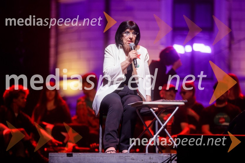  Svetlana Makarovič, pisateljicaNosil bom rdečo zvezdo